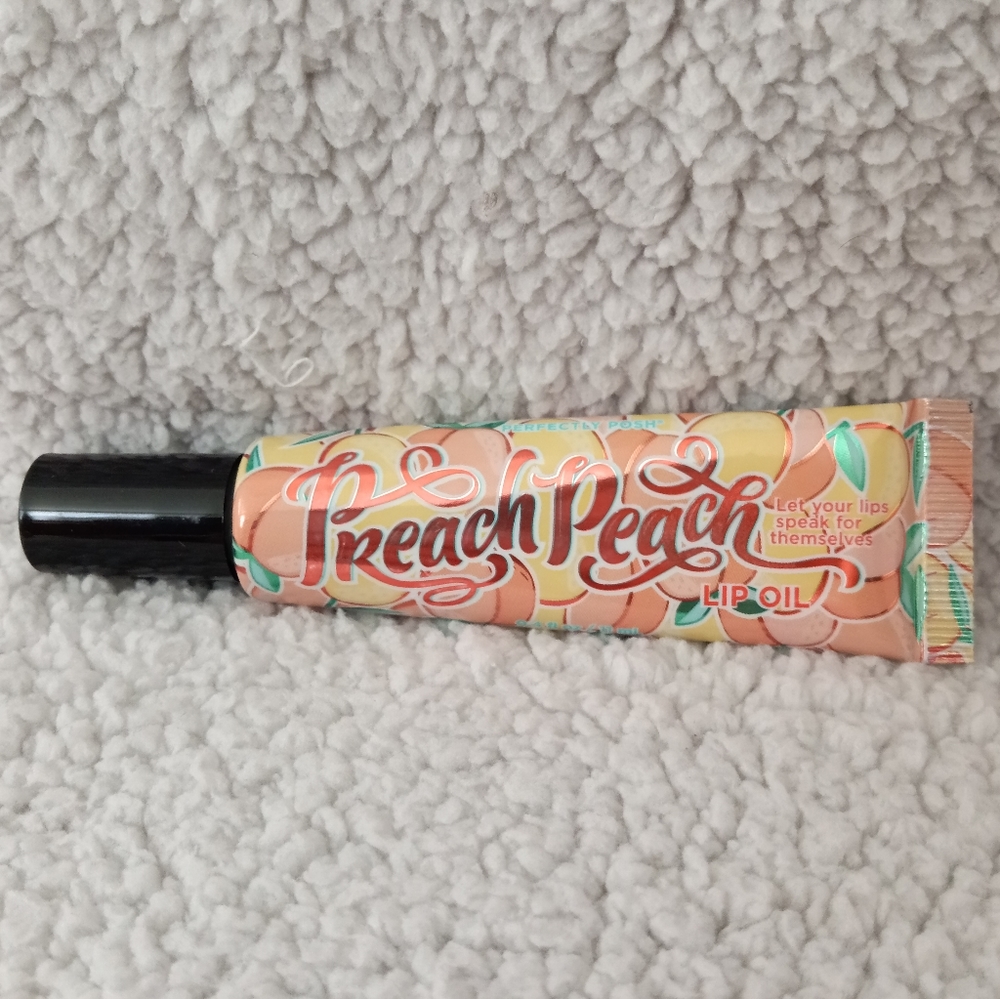 NEW Perfectly Posh Preach Peach Lip Oil